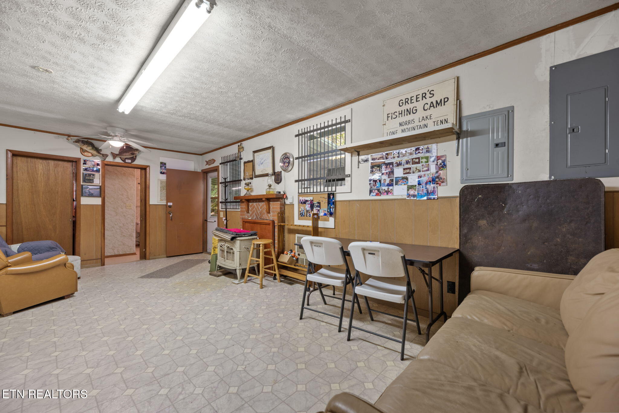 3711 Elm Springs Rd