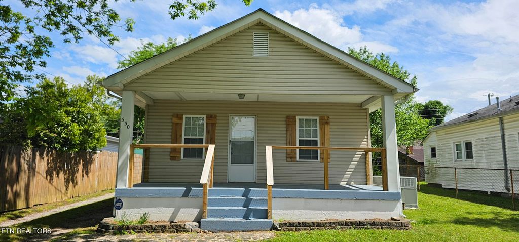 Photo of 530 E Lincoln Rd, Alcoa, TN 37701 (MLS # 1300761)