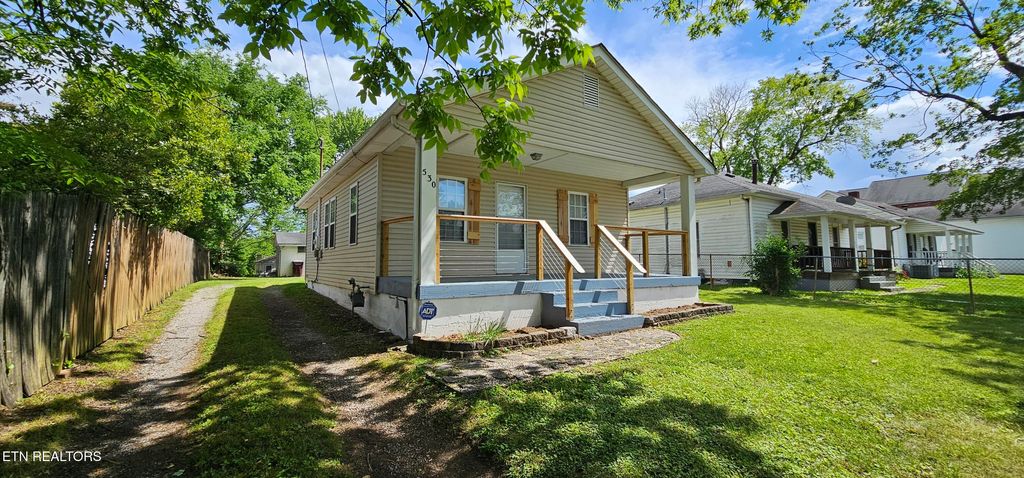 Photo of 530 E Lincoln Rd, Alcoa, TN 37701 (MLS # 1300761)