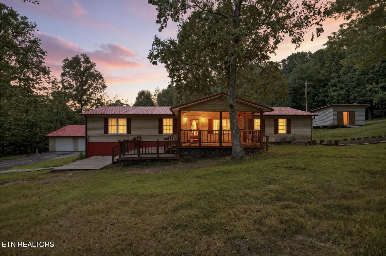 207 CHESTNUT HILL Rd