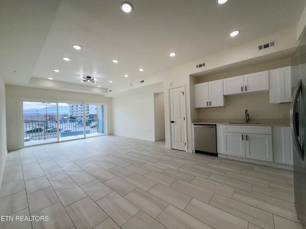 Photo of 129 Sugarfoot Way #402, Pigeon Forge, TN 37863 (MLS # 1328147)