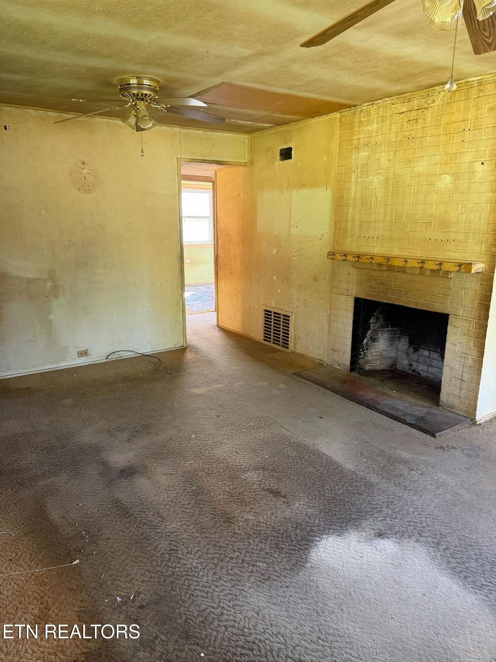 Photo of 105 E Maiden Lane, Oak Ridge, TN 37830 (MLS # 1339158)