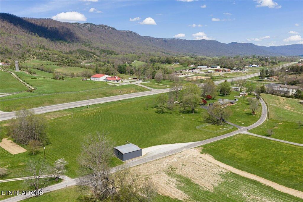 Photo of 186 Shetland Rd, LaFollette, TN 37766 (MLS # 1335906)