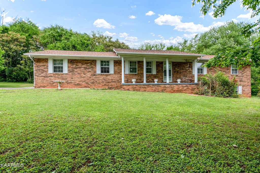 Photo of 832 Mimosa Heights Drive, Louisville, TN 37777 (MLS # 1225546)
