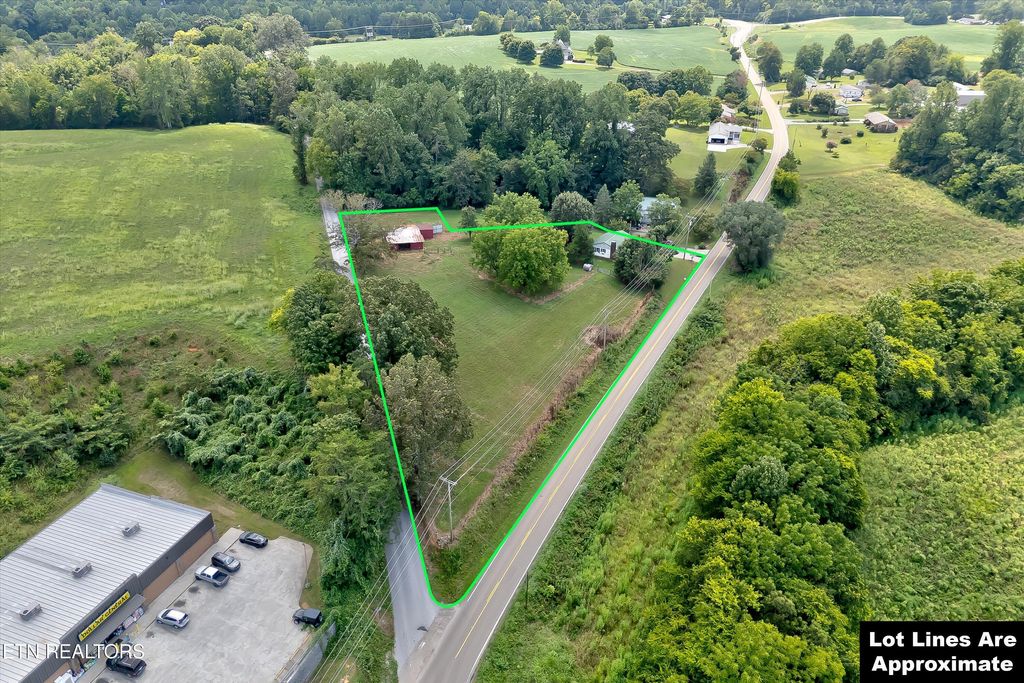 Photo of 3514 Montvale Rd, Maryville, TN 37803 (MLS # 1328393)