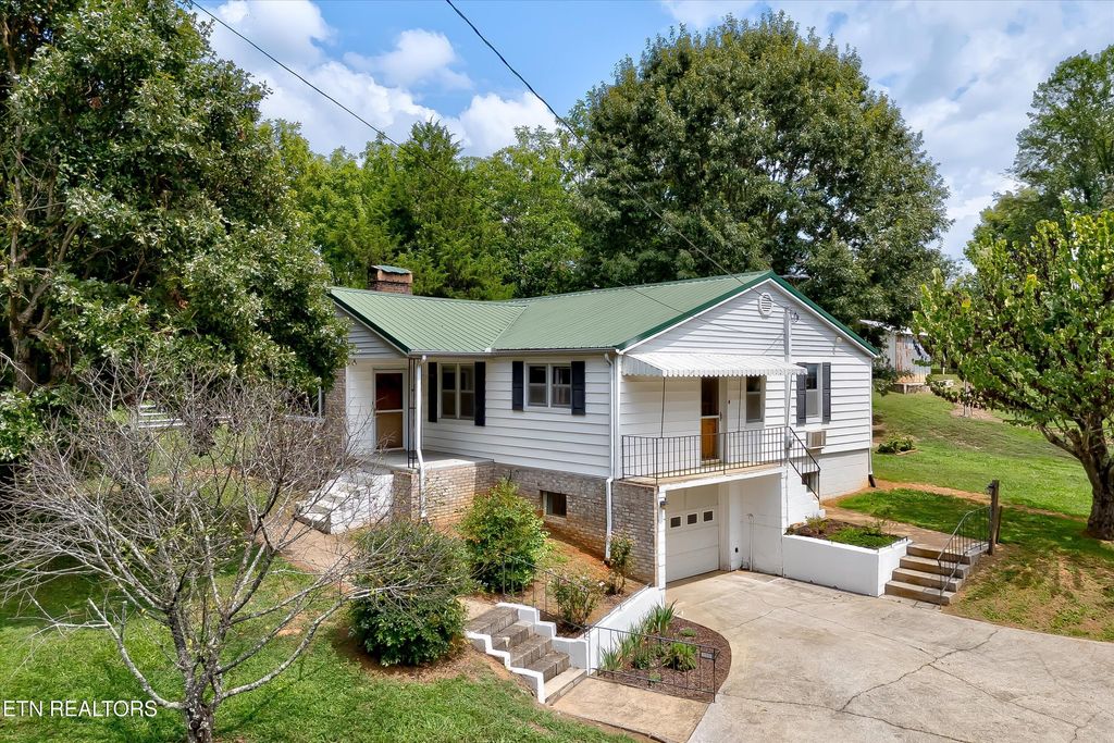 Photo of 3514 Montvale Rd, Maryville, TN 37803 (MLS # 1328393)