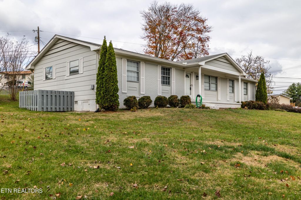 Photo of 2601 Shropshire Blvd, Powell, TN 37849 (MLS # 1321132)