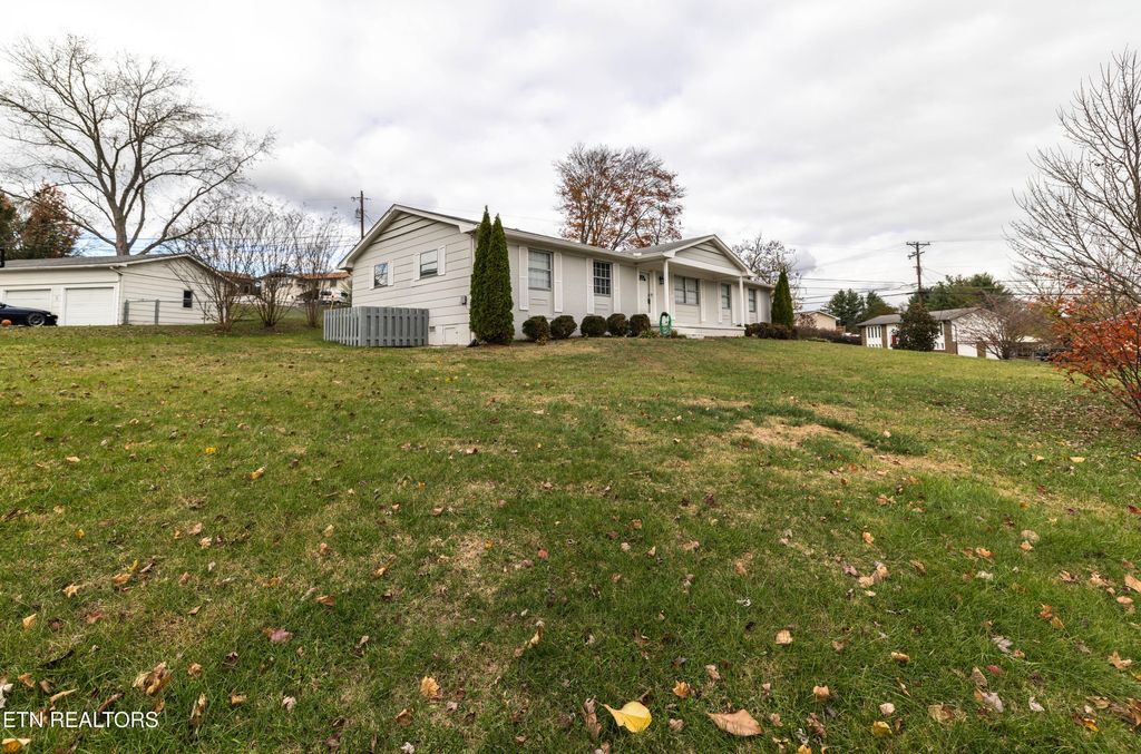 Photo of 2601 Shropshire Blvd, Powell, TN 37849 (MLS # 1321132)