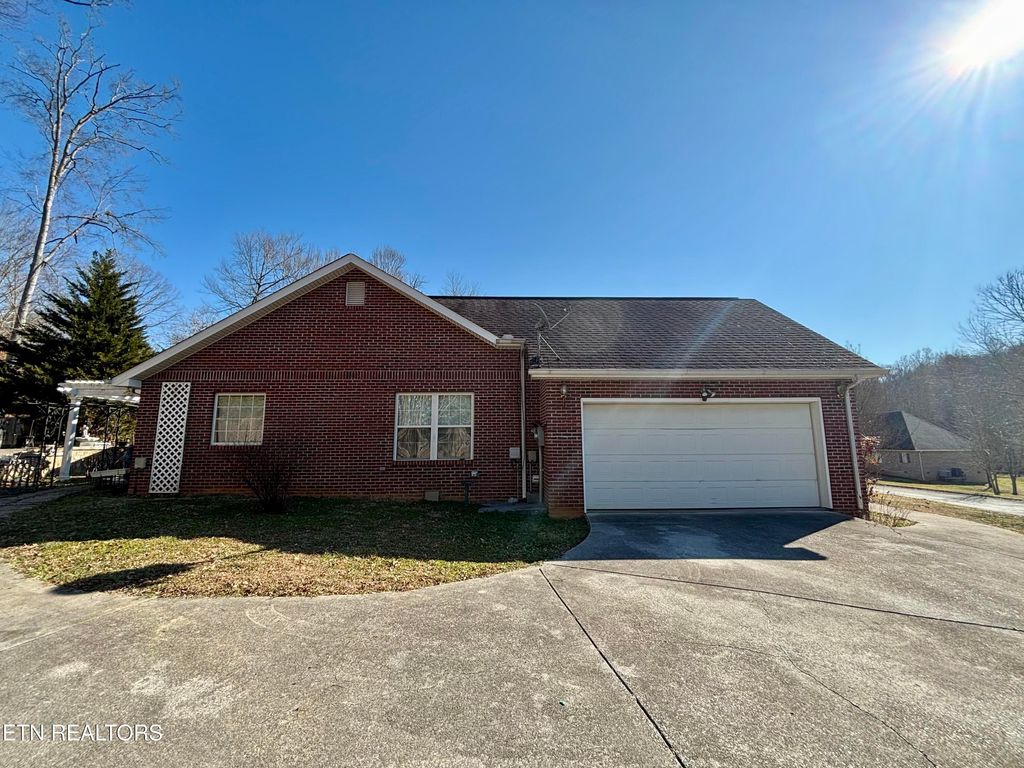 Photo of 349 Fallen Oak Circle, Seymour, TN 37865 (MLS # 1328992)