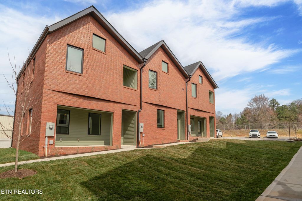 Photo of 2600 Sevier Ave #102, Knoxville, TN 37920 (MLS # 1338047)