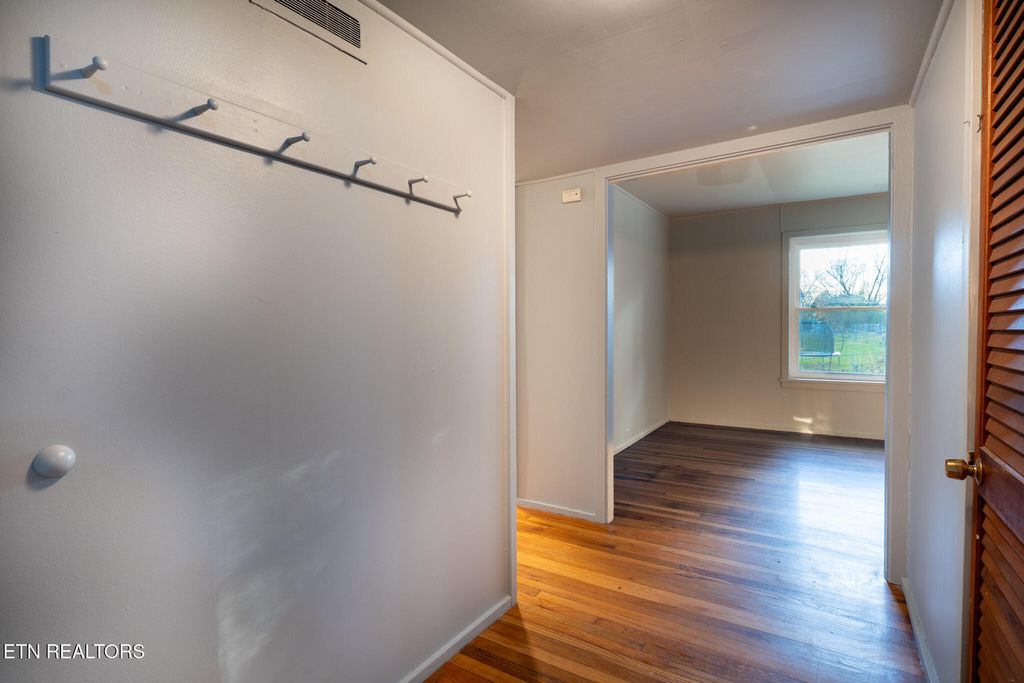 Photo of 101 Taylor Rd, Oak Ridge, TN 37830 (MLS # 1323276)