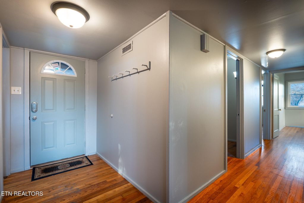 Photo of 101 Taylor Rd, Oak Ridge, TN 37830 (MLS # 1323276)