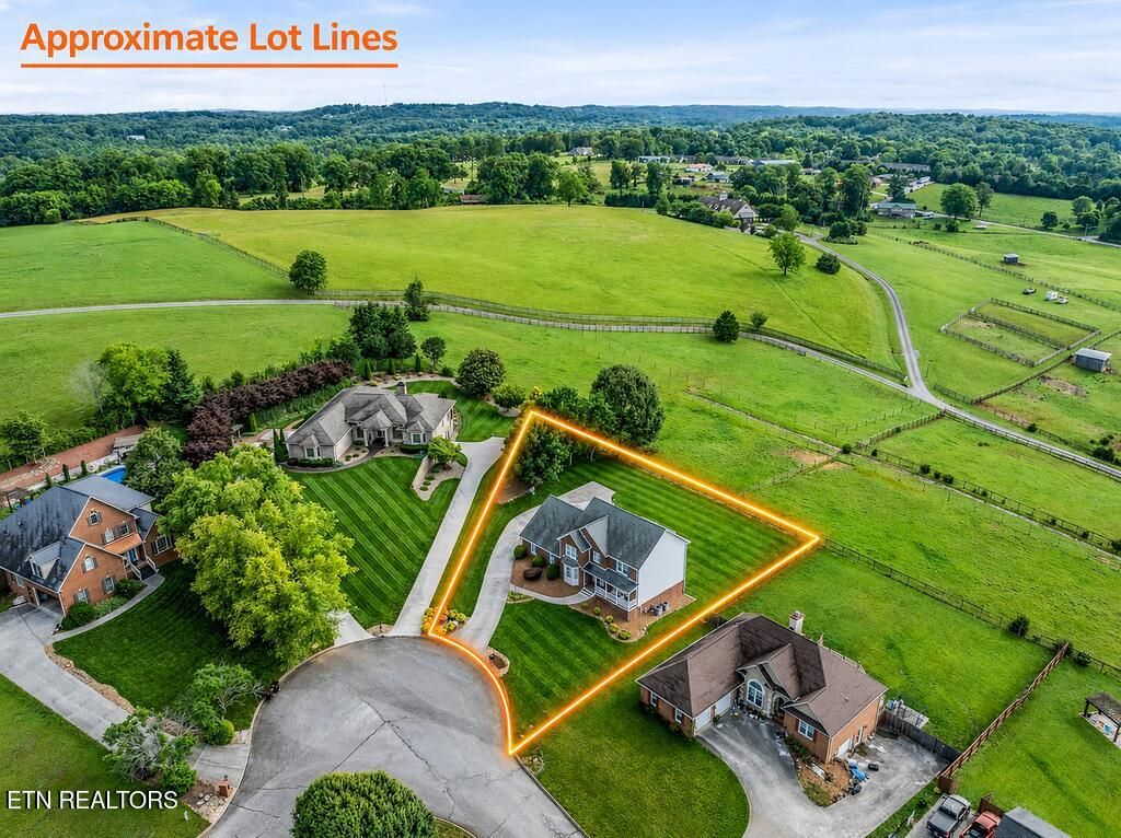 Photo of 1398 Hirst Circle, Lenoir City, TN 37772 (MLS # 1342637)