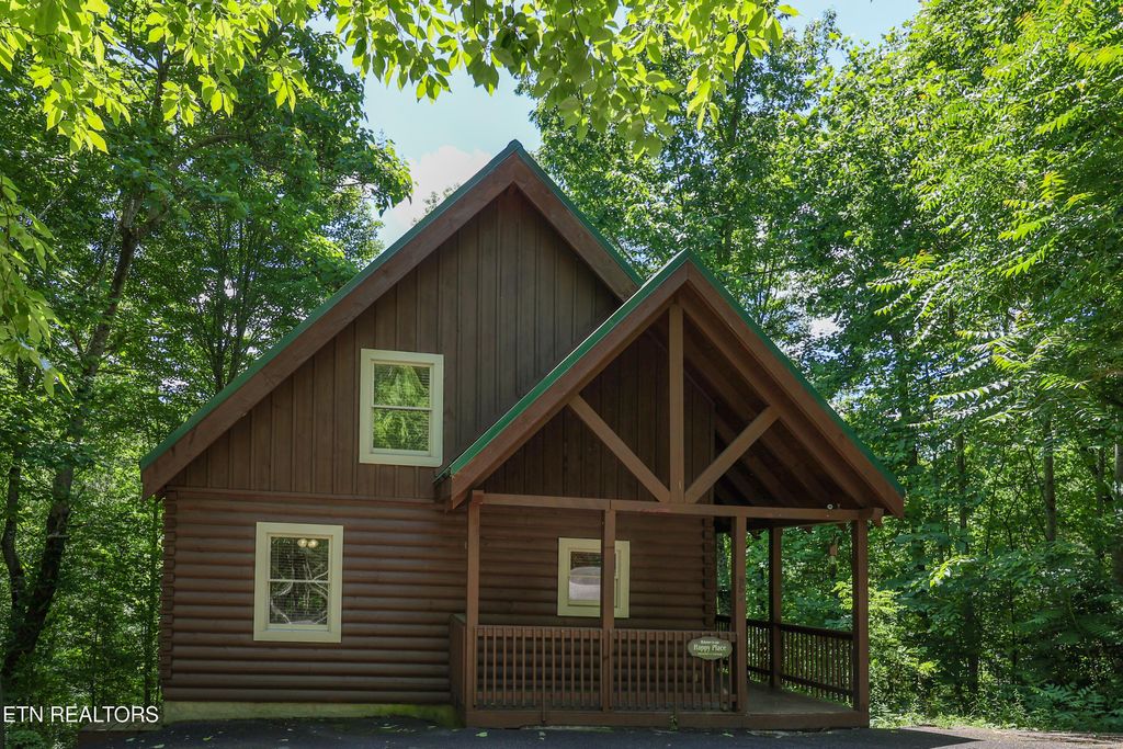 Photo of 556 Wildwood Forest Way, Sevierville, TN 37876 (MLS # 1323285)
