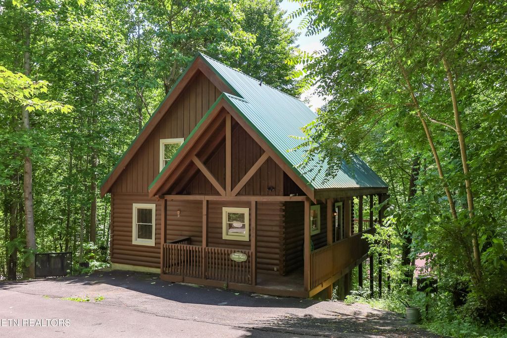 Photo of 556 Wildwood Forest Way, Sevierville, TN 37876 (MLS # 1323285)