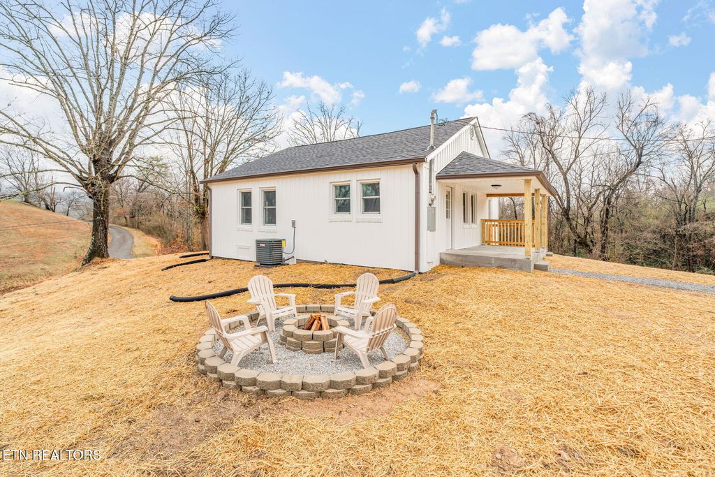 Photo of 3535 Triple Oak St, Rockford, TN 37853 (MLS # 1331600)