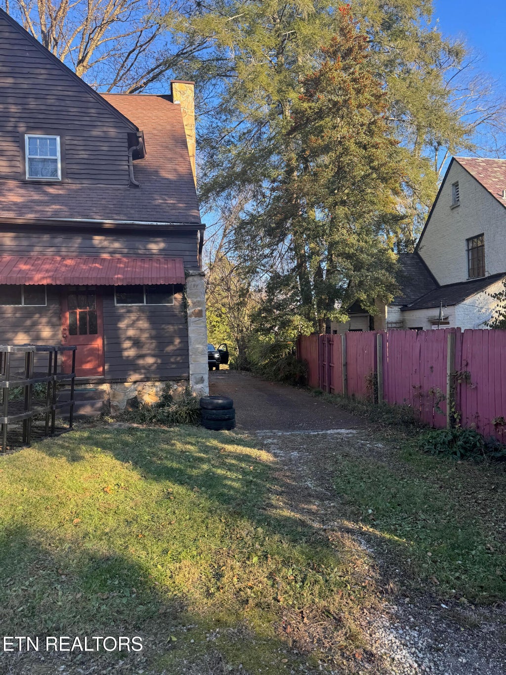 Photo of 1021 W Nokomis Circle, Knoxville, TN 37919 (MLS # 1284353)