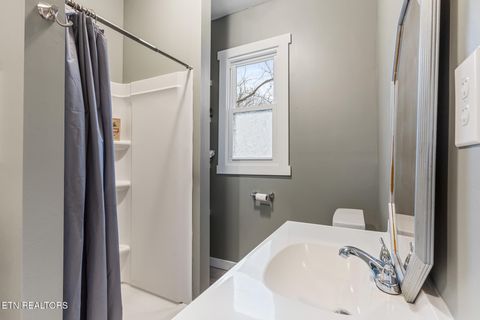 Tiny photo for 522 Pennsylvania Ave, Etowah, TN 37331 (MLS # 1325738)