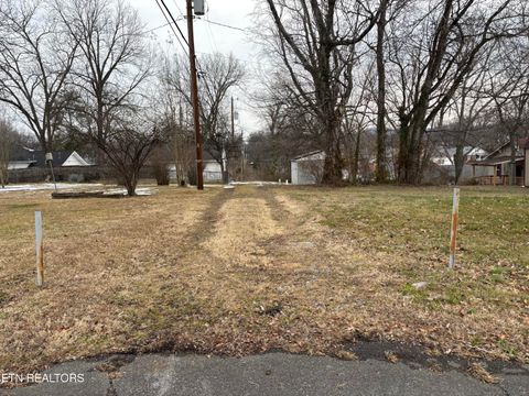 Tiny photo for 522 Pennsylvania Ave, Etowah, TN 37331 (MLS # 1325738)