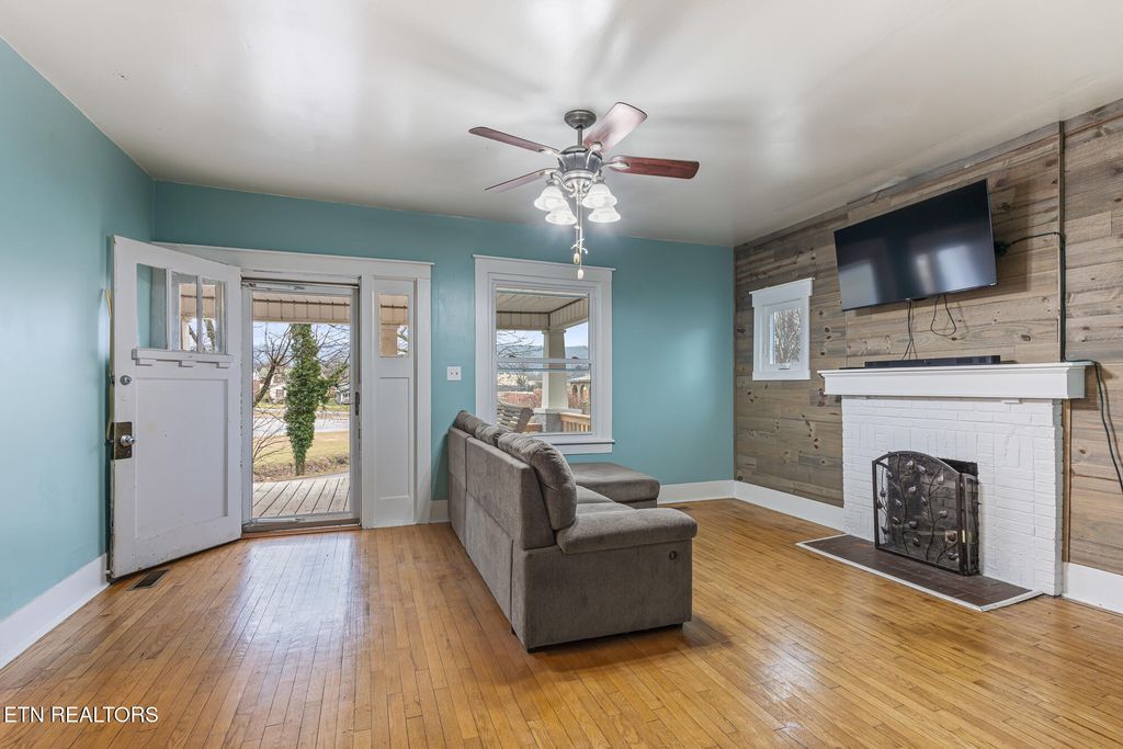 Photo of 522 Pennsylvania Ave, Etowah, TN 37331 (MLS # 1325738)