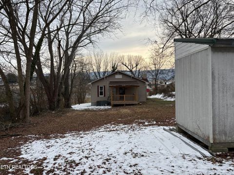 Tiny photo for 522 Pennsylvania Ave, Etowah, TN 37331 (MLS # 1325738)