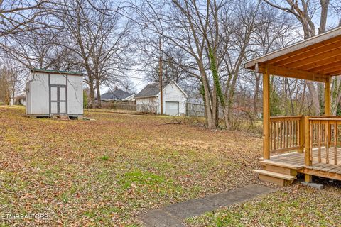 Tiny photo for 522 Pennsylvania Ave, Etowah, TN 37331 (MLS # 1325738)
