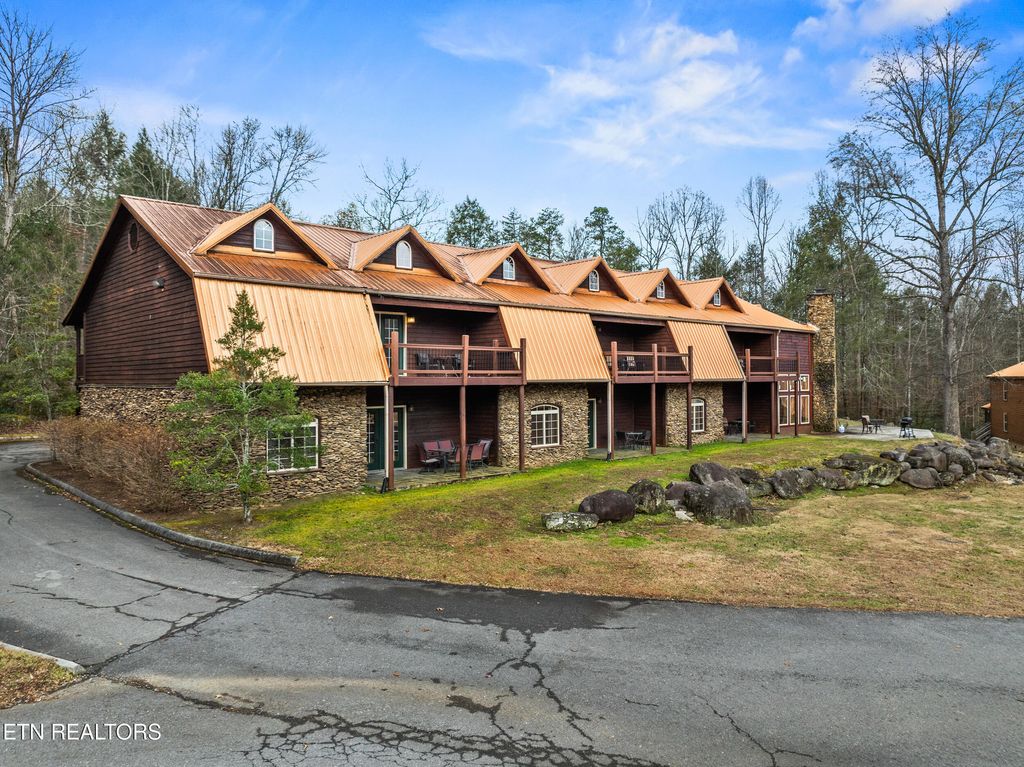 Photo of 206 Forrest Loop Way #15, Gatlinburg, TN 37738 (MLS # 1324830)