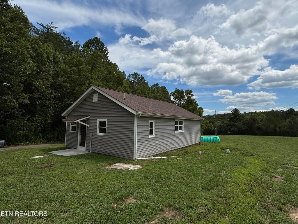 Photo of 201 Earl Woodson Ln, LaFollette, TN 37766 (MLS # 1313663)