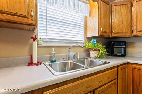 Tiny photo for 165 Elizabethton Way, Clinton, TN 37716 (MLS # 1354514)