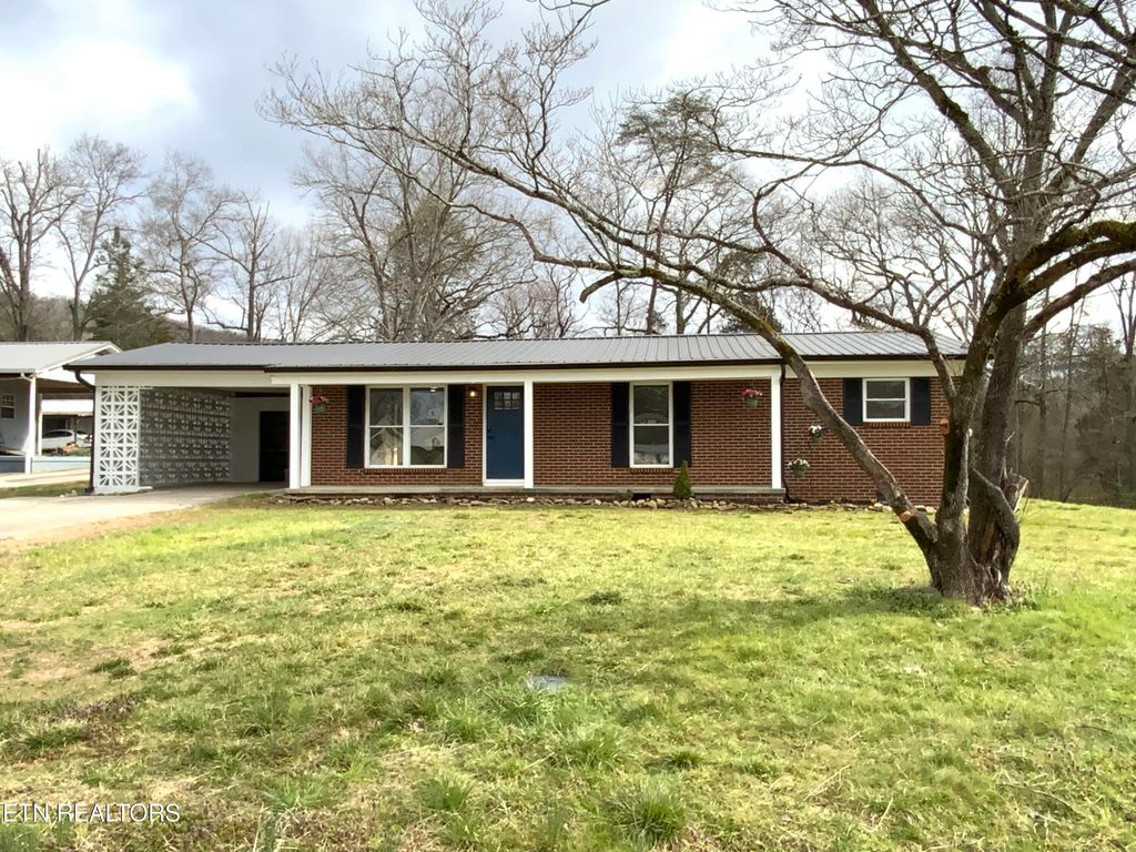 Photo of 209 Rolling Acres Drive, Rockwood, TN 37854 (MLS # 1294446)