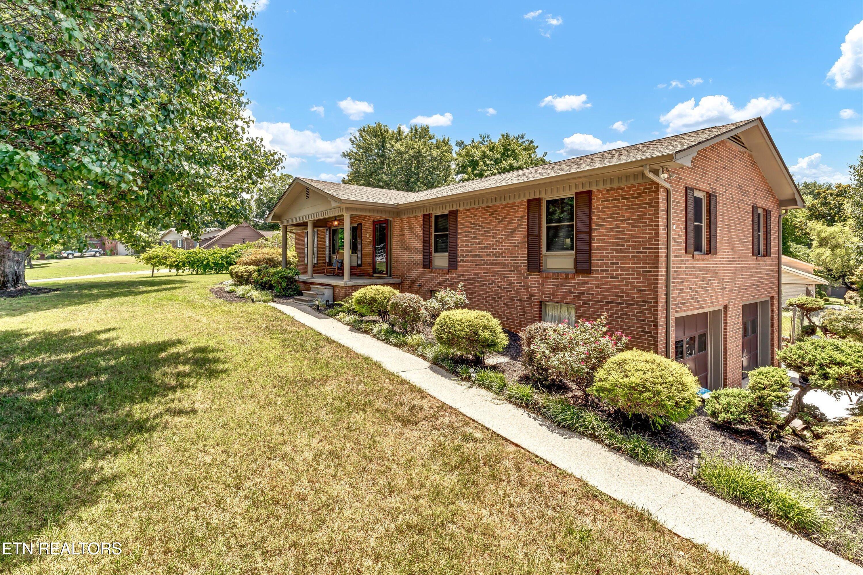 929 Radnor Rd