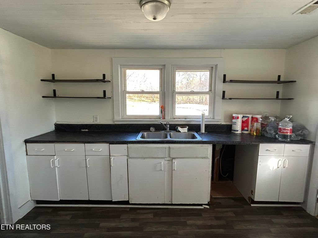 Photo of 500 W Strang St, Rockwood, TN 37854 (MLS # 1326939)