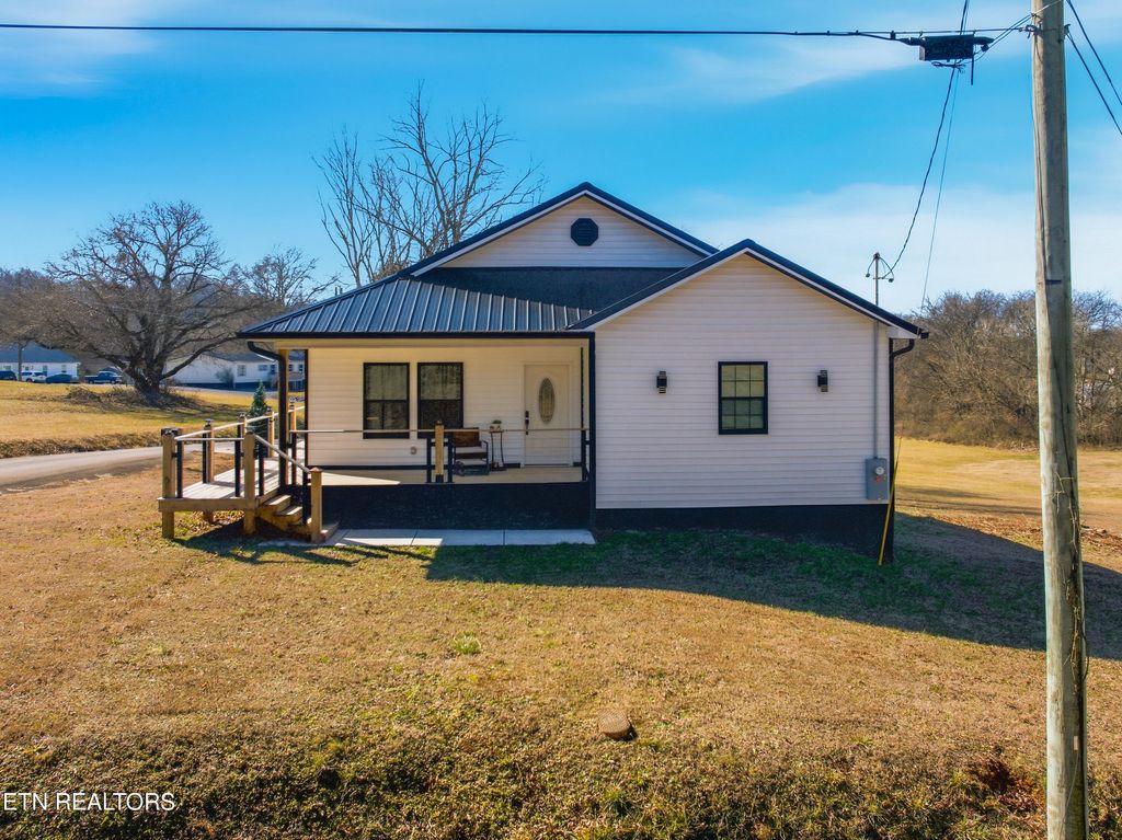 Photo of 901 Apple St, Athens, TN 37303 (MLS # 1329391)