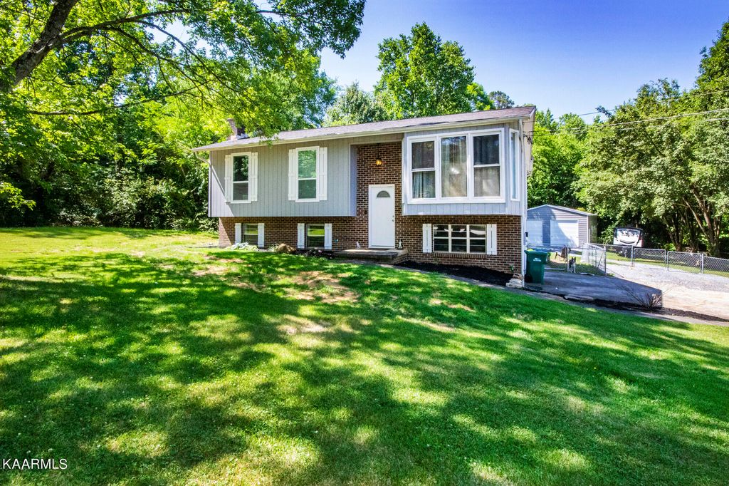 Photo of 1555 Johnathan Drive, Louisville, TN 37777 (MLS # 1228899)