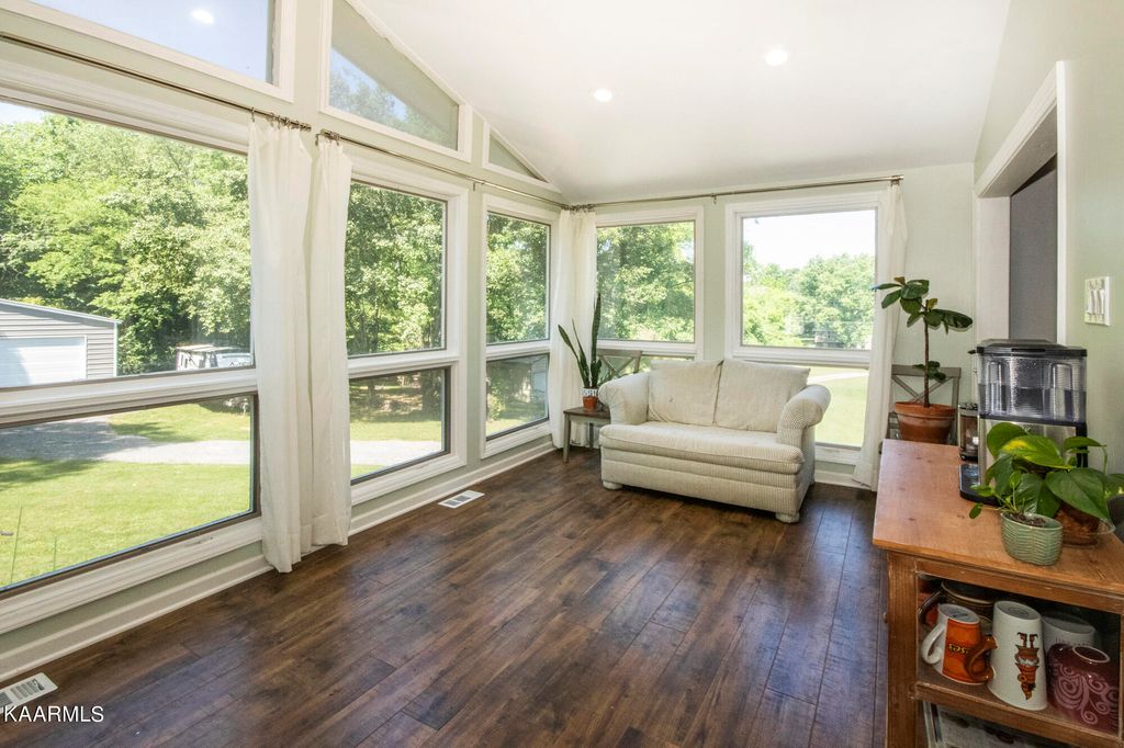 Photo of 1555 Johnathan Drive, Louisville, TN 37777 (MLS # 1228899)