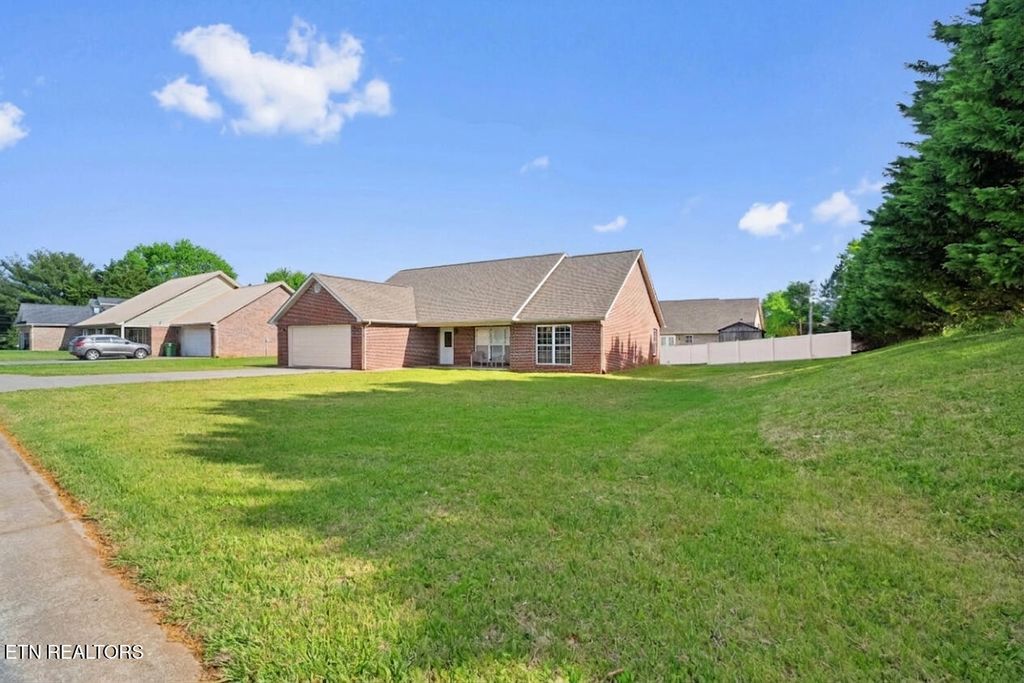 Photo of 2025 Sequoyah Ave, Maryville, TN 37804 (MLS # 1337160)