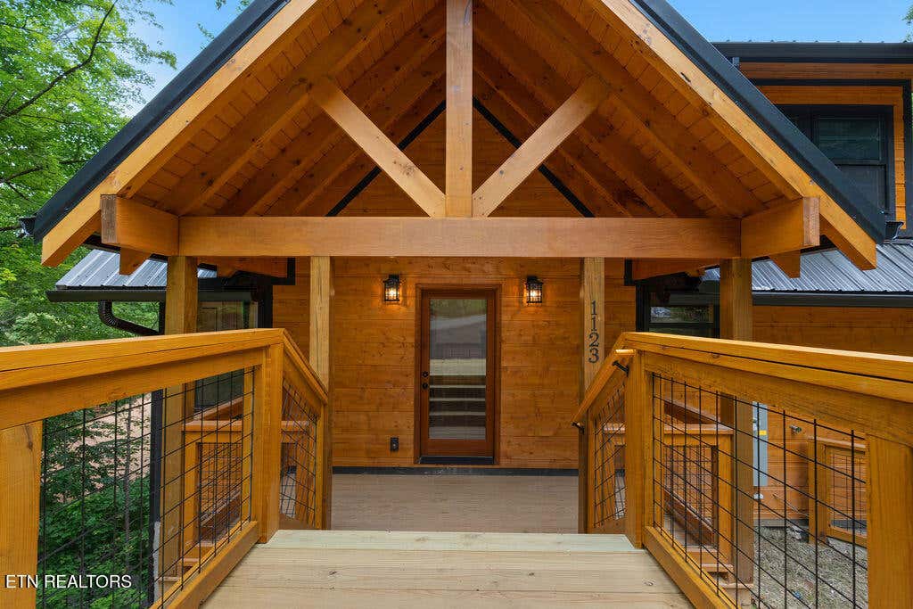 Photo of 1123 Raintree Rd, Gatlinburg, TN 37738 (MLS # 1353231)
