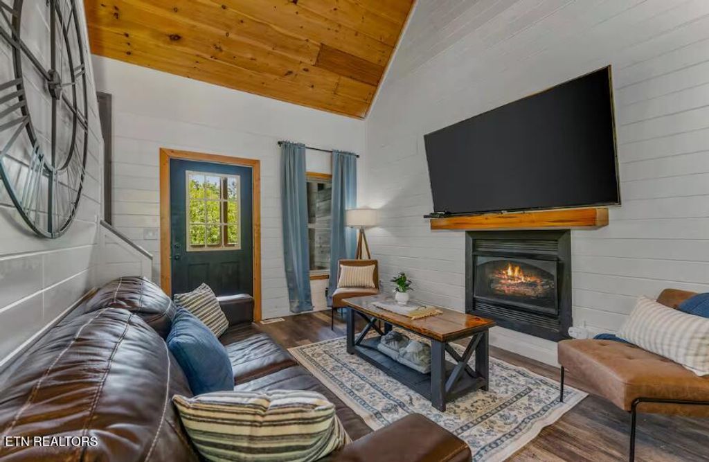 Photo of 1805 Shady Grove Rd, Sevierville, TN 37876 (MLS # 1334046)