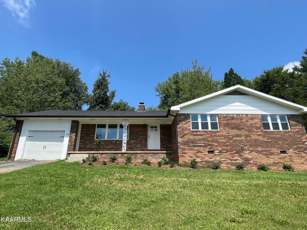 Photo of 204 Whitaker St, Tazewell, TN 37879 (MLS # 1234765)