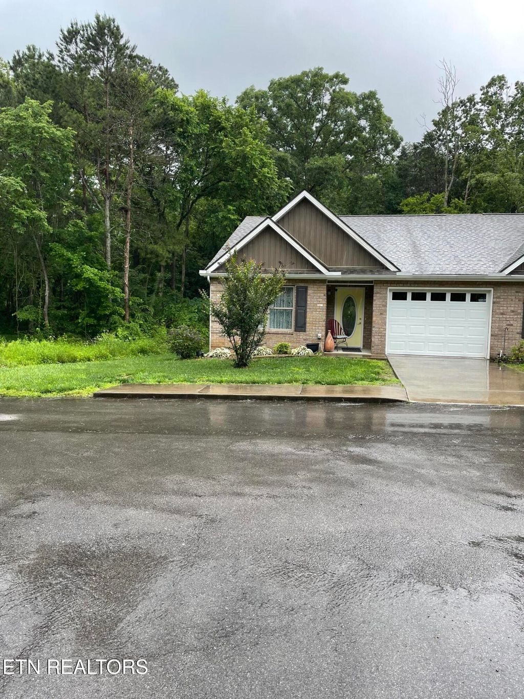 Photo of 152 Oak Place Circle, Madisonville, TN 37354 (MLS # 1302886)