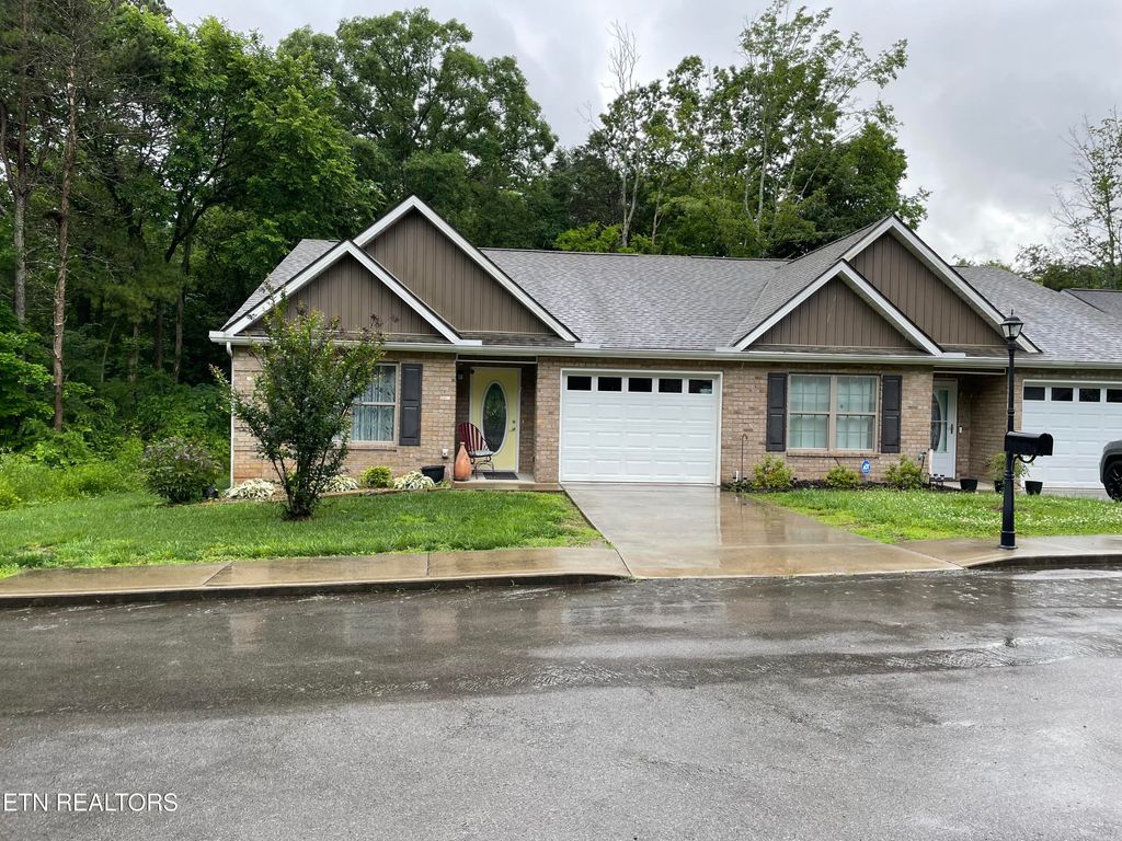 Photo of 152 Oak Place Circle, Madisonville, TN 37354 (MLS # 1302886)
