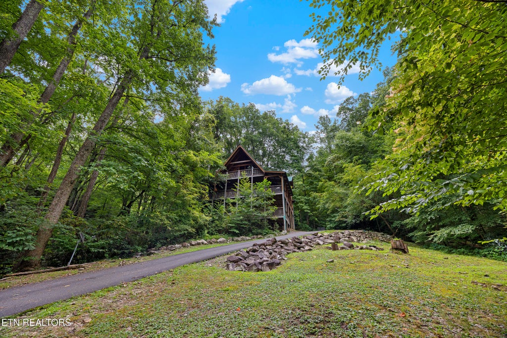 Photo of 3690 Scottish Highland Way, Sevierville, TN 37862 (MLS # 1353995)