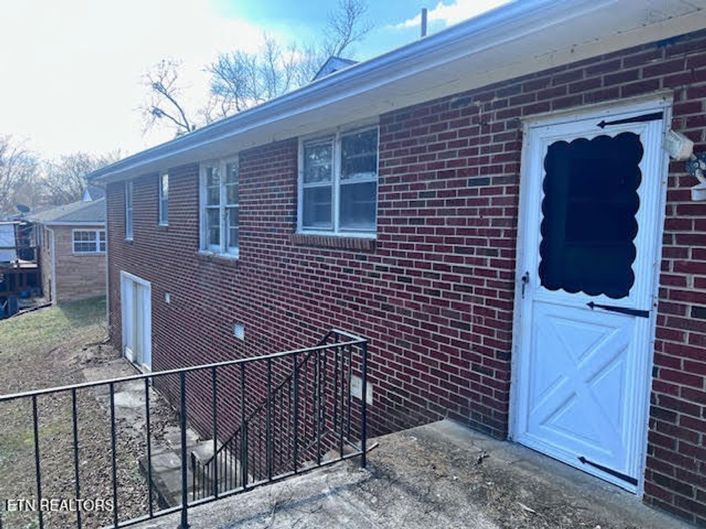 Photo of 510 High Point Circle, Kingston, TN 37763 (MLS # 1288885)