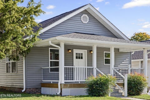 Photo of 222 Morgan Ave, Harriman, TN 37748 (MLS # 1359777)