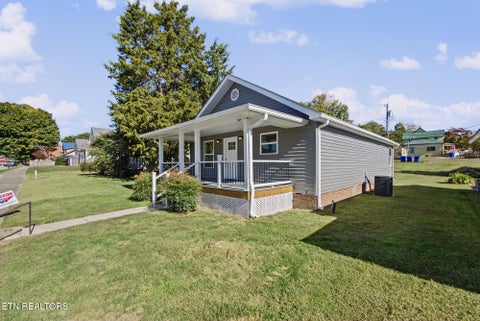 Tiny photo for 222 Morgan Ave, Harriman, TN 37748 (MLS # 1359777)