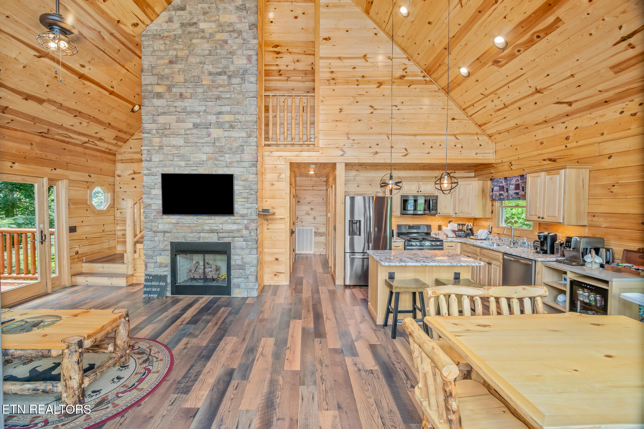 350 Pinnacle Drive