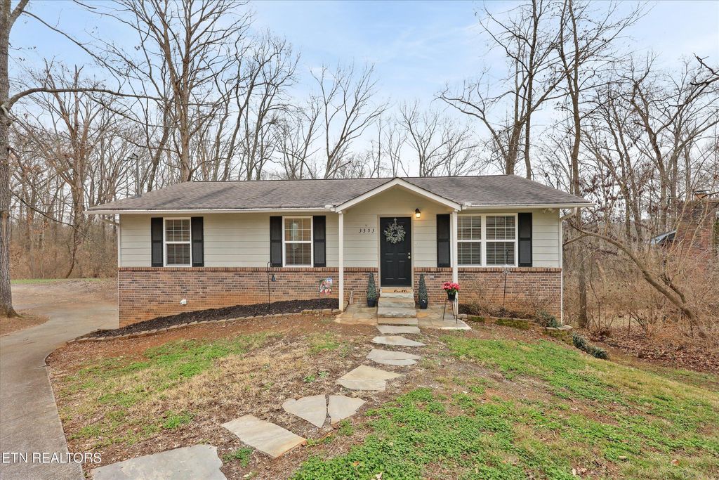Photo of 3353 Forest Heights Circle, Lenoir City, TN 37772 (MLS # 1325693)