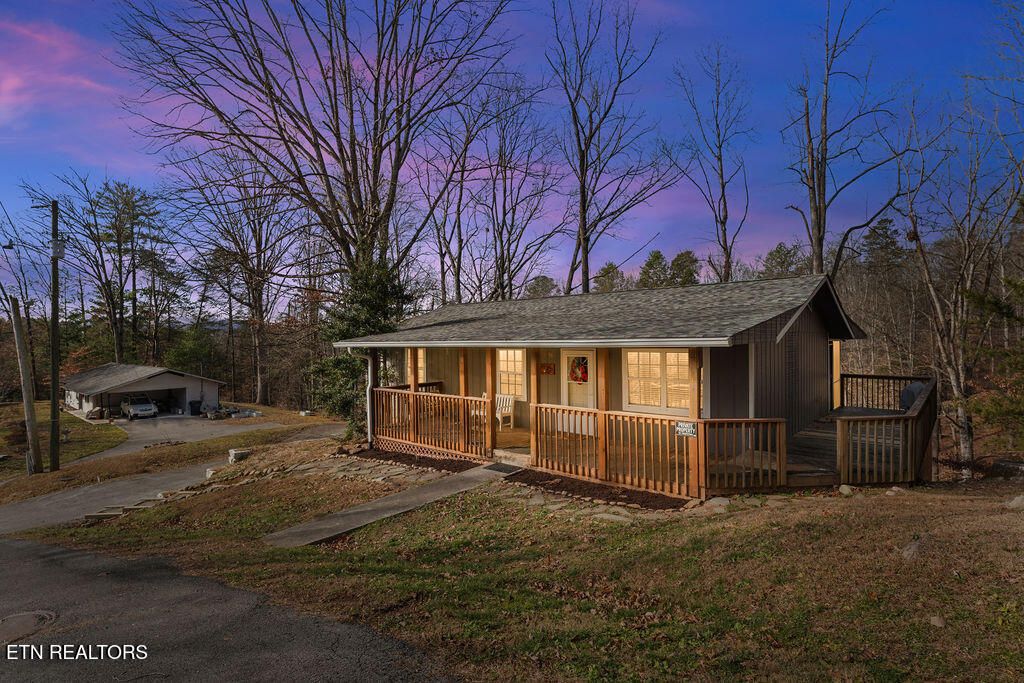 Photo of 2106 Hickory Manor Rd, Sevierville, TN 37862 (MLS # 1324827)