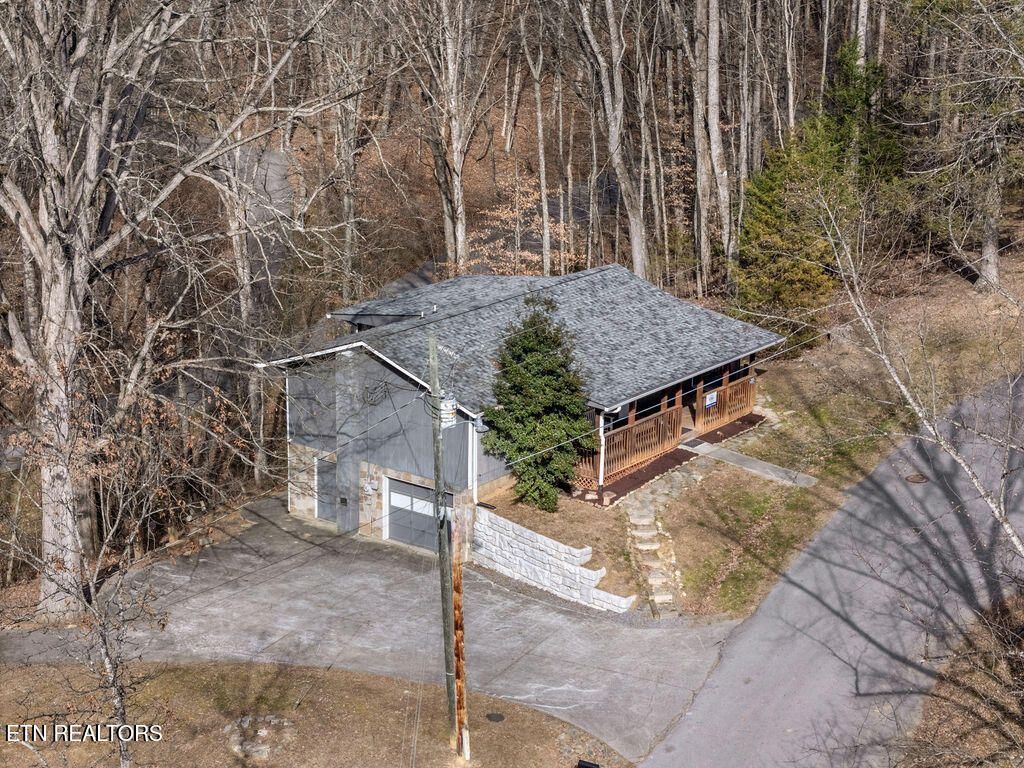 Photo of 2106 Hickory Manor Rd, Sevierville, TN 37862 (MLS # 1324827)