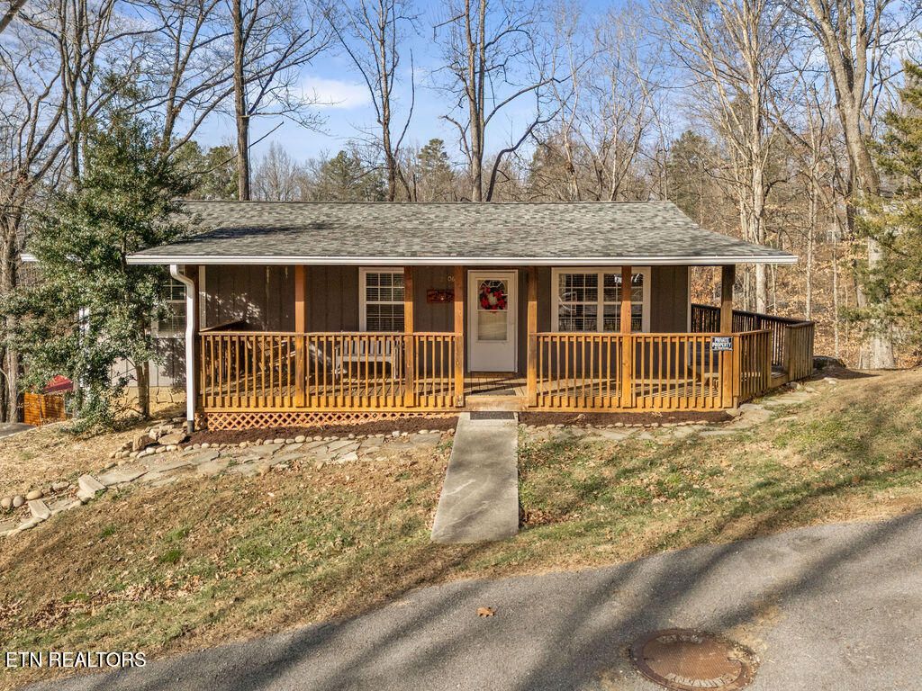 Photo of 2106 Hickory Manor Rd, Sevierville, TN 37862 (MLS # 1324827)